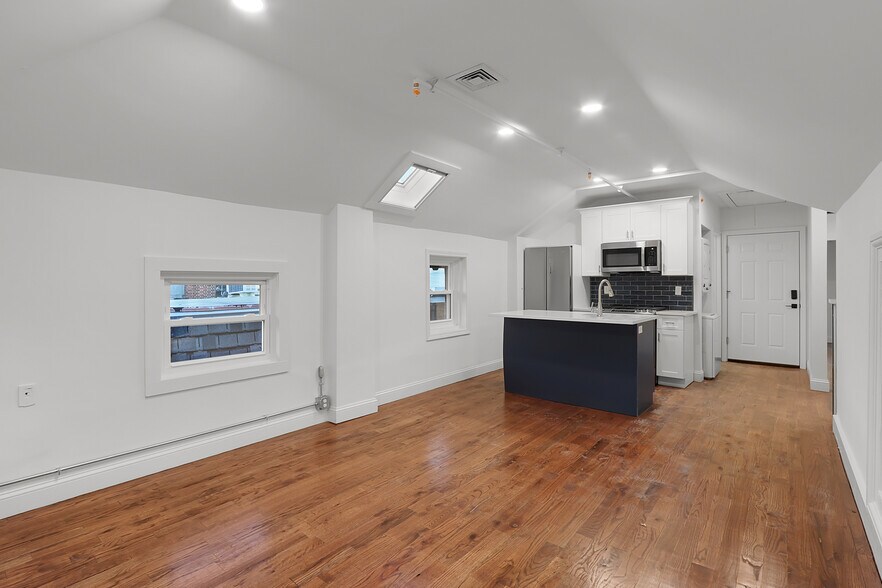 Building Photo - 57 Trumbull St