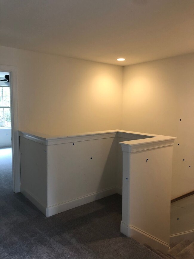 Building Photo - Townhome with 3 Bed/2.5 Bath w 1 Car Garag...