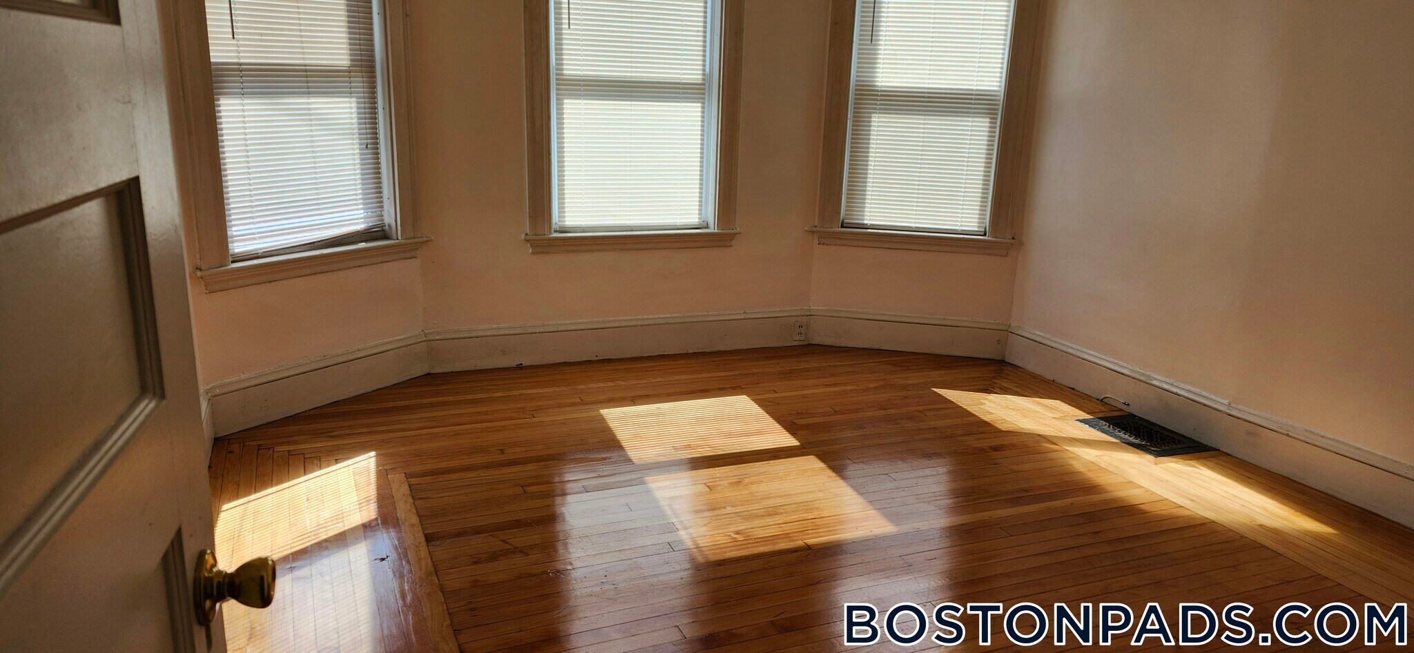 Building Photo - 297 Washington St