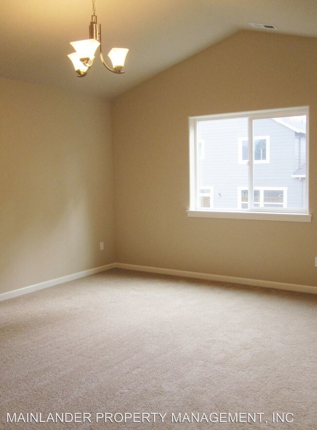 Building Photo - 2219 SE Trolley Line Ln