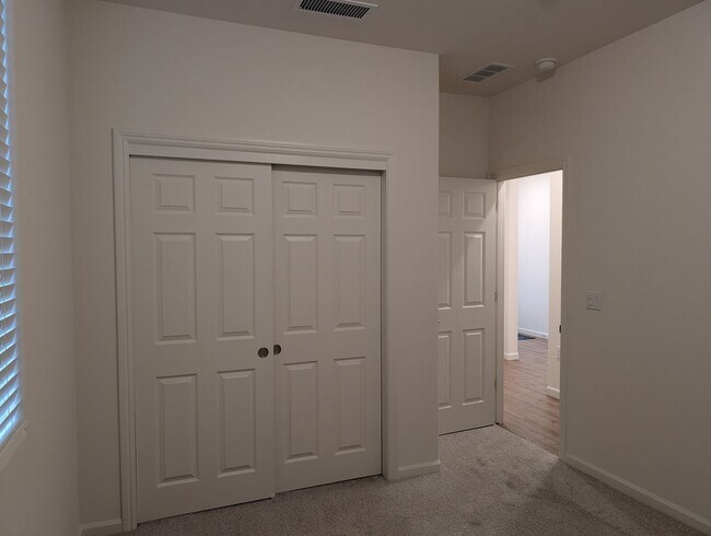 Building Photo - New Wilson home offering modern amenities, solar and a nice floor plan. Bonus room with den or of...