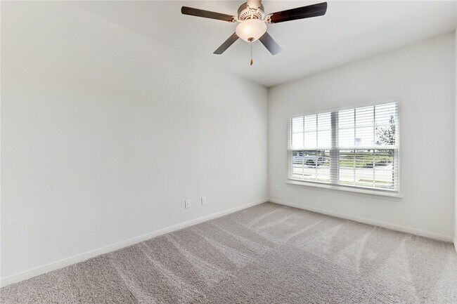Building Photo - 417 Riverdale Dr