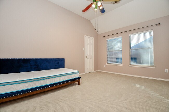 Building Photo - 4202 Creek Hollow Ln