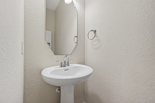 Building Photo - 613 West Fork