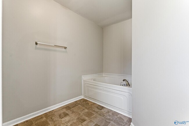 Building Photo - 226 Shadow Ct SW