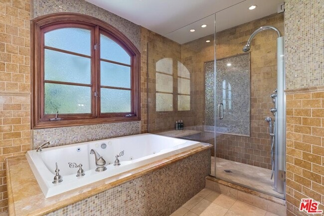 Building Photo - 6127 Rhodes Ave