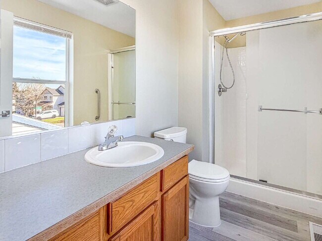Building Photo - Spacious 3-bedroom Duplex in Wilkes Neighborhood **1 Portable AC unit included**