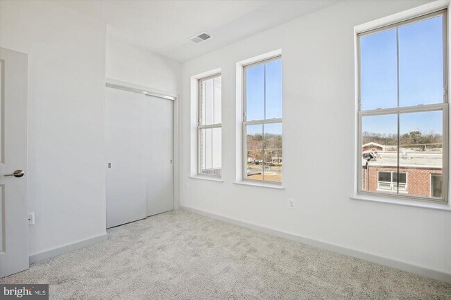 Building Photo - 10755 Fairgrounds Dr