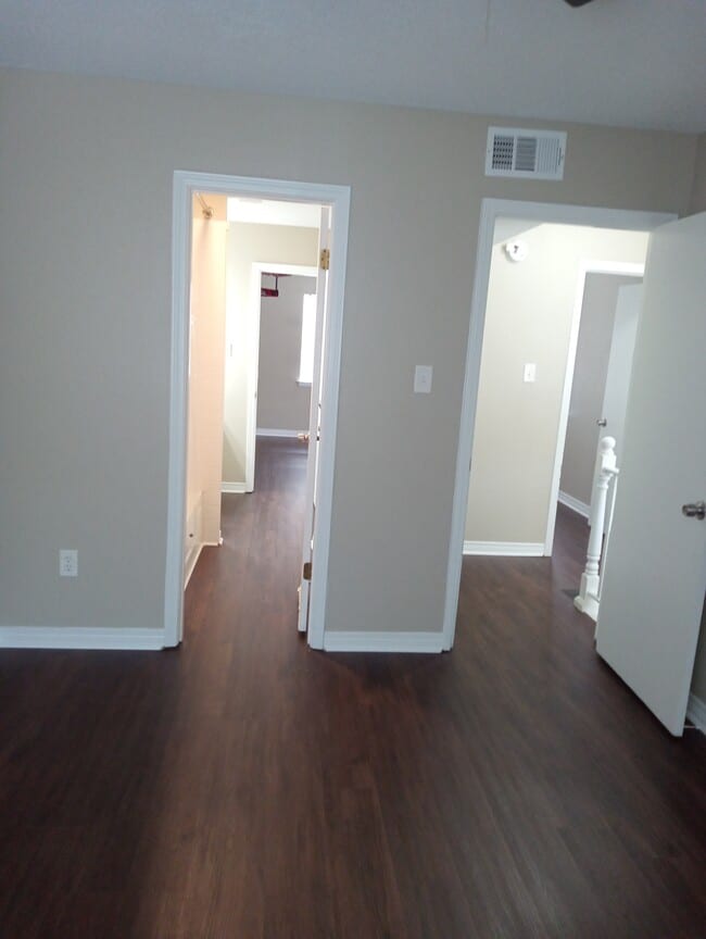Building Photo - 1428 Hickory Ave