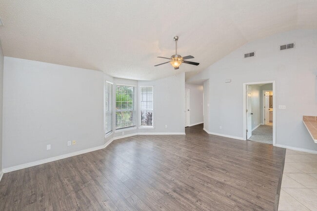 Building Photo - 6507 Flagler Dr