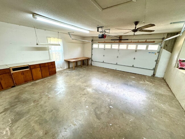 Building Photo - 3207 Cromwell Dr
