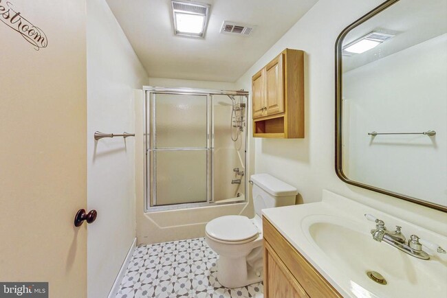 Building Photo - 412 Walnut Dr