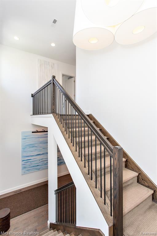 Building Photo - 25925 York Rd