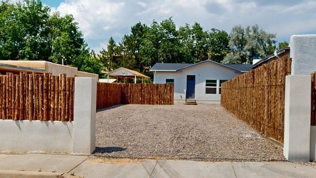 Building Photo - Clean new home in great location. close to downtown, parks, restaurants, shopping