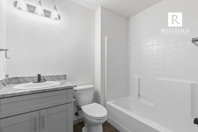Building Photo - 3 Bed/2.5 Bath Townhome in Medford