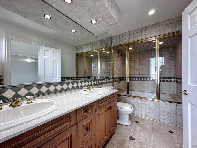 Building Photo - 1090 Bayhead Dr