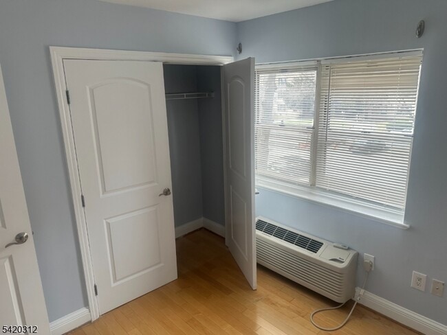 Building Photo - 70 S Munn Ave