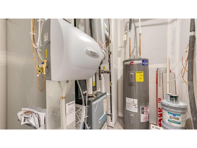 Building Photo - 2149 Westpointe Dr