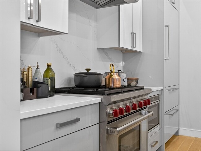 Building Photo - 355 Congress St