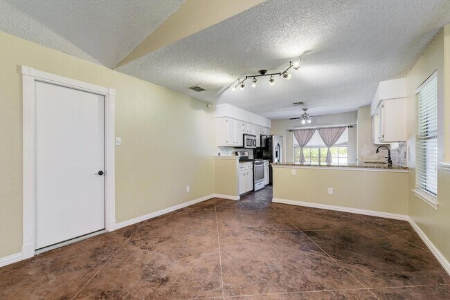 Building Photo - 12904 Quinn Trail