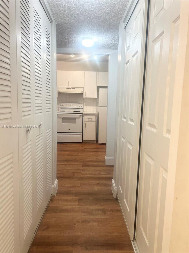 Building Photo - 14150 SW 84th St