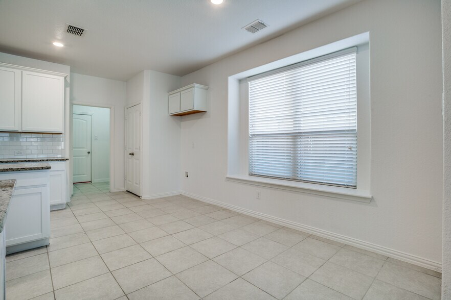 Building Photo - 4546 Frost Ave