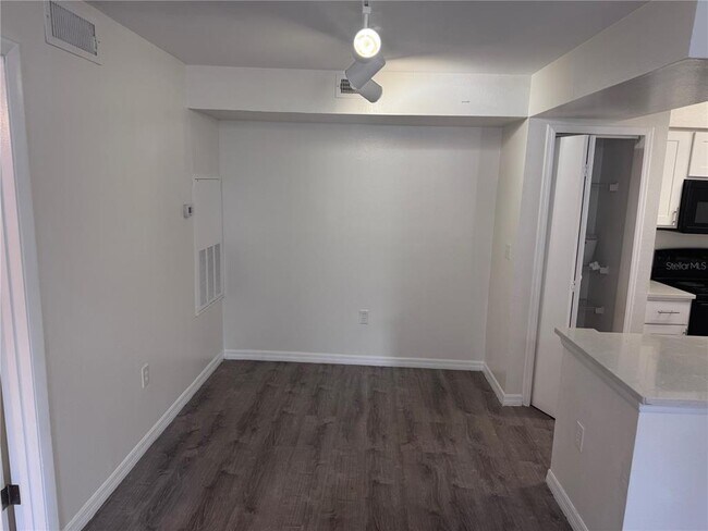 Building Photo - 3016 Parkway Blvd