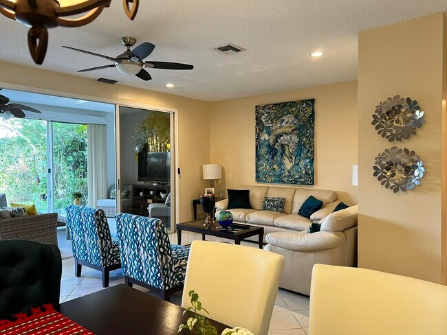 Building Photo - 6787 Via Regina