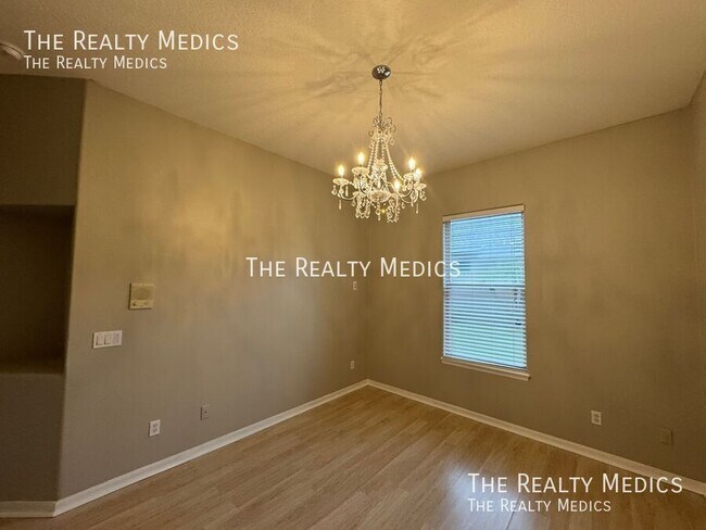 Building Photo - 2521 Roat Dr