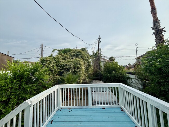 Building Photo - 3410 Sealy Ave