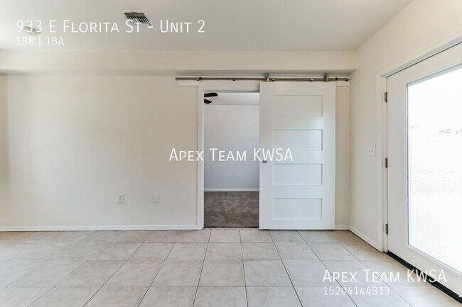 Building Photo - 933 E Florita St