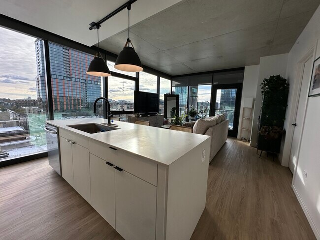 Building Photo - 225 N Elizabeth St