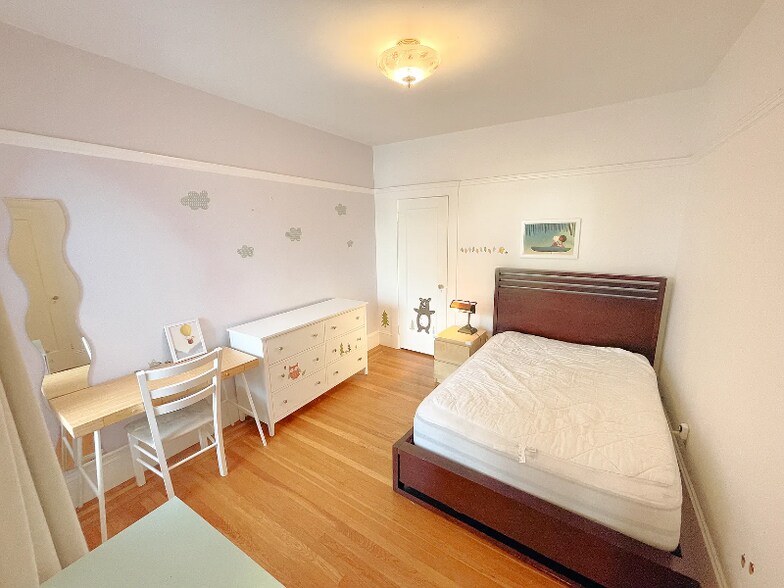 Building Photo - 1811 18th Ave