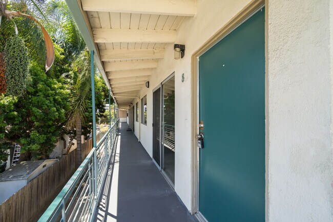 Building Photo - 633 E. 99th St.