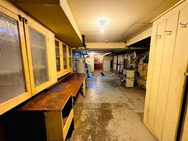 Building Photo - Beacon Hill - "Pretty in Pink" 2 Bedroom /...