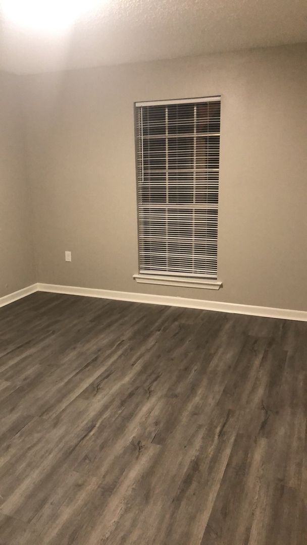 Building Photo - 2BR Units in Gonzales  $975