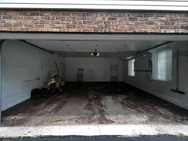 Building Photo - 75 Plymouth Cir