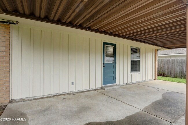 Building Photo - 920 Marilyn Dr
