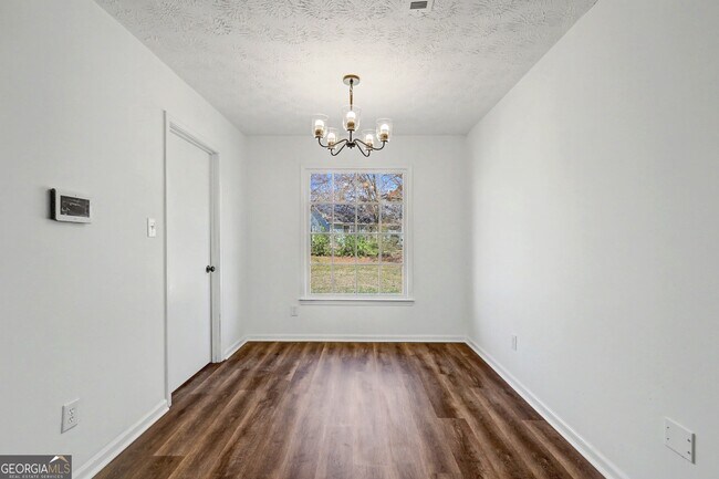 Building Photo - 608 S Jeff Davis Dr