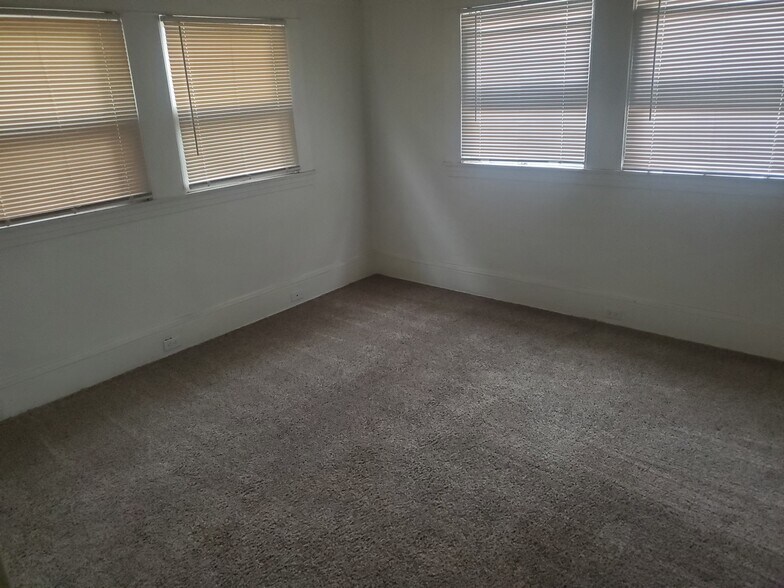 Building Photo - 1209 N San Joaquin St