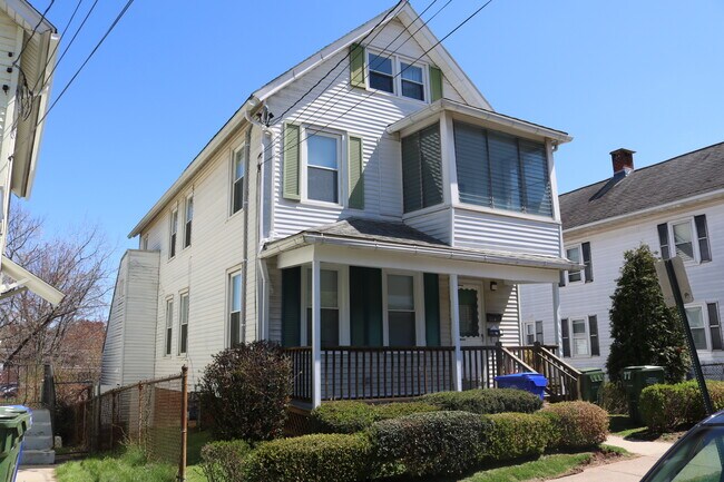 Building Photo - 564 High St