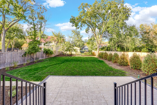 Building Photo - 351 Jefferson Ave