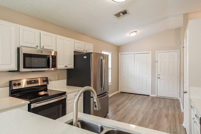 Building Photo - 1832 Northglen Cir