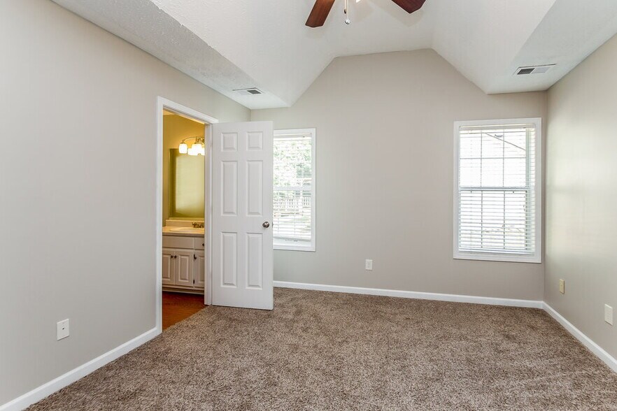 Building Photo - 173 Waters Edge Dr