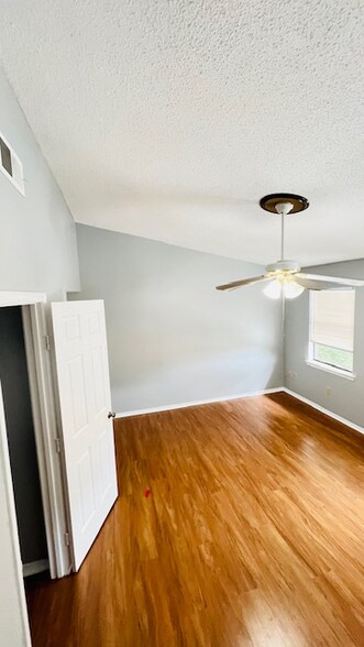 Building Photo - 2707 Mt Laurel Dr