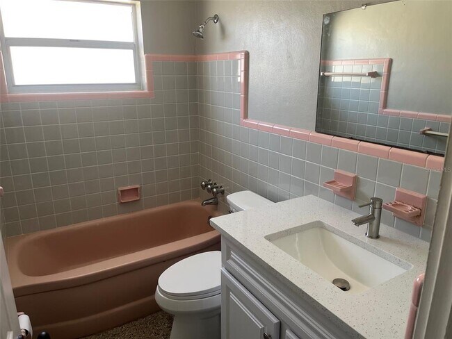 Building Photo - 428 90th Ave