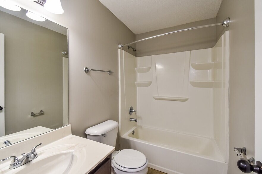 Building Photo - 7868 Ridgedale Dr