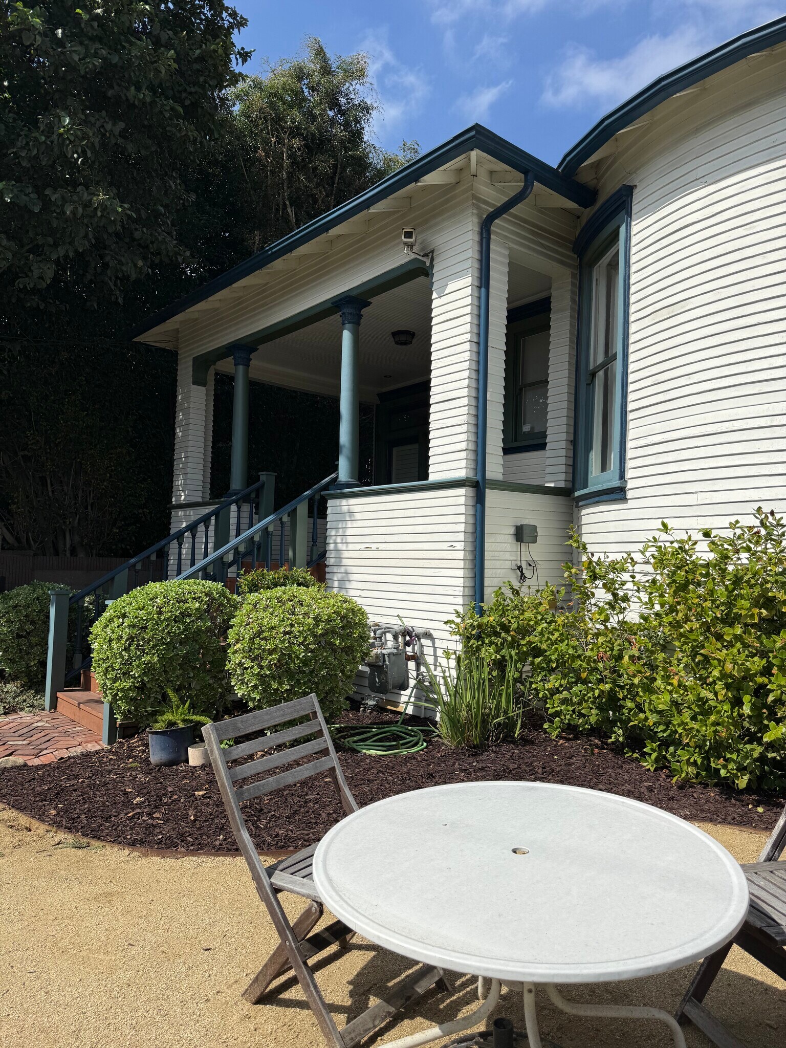 Building Photo - 629 Belmont Ave