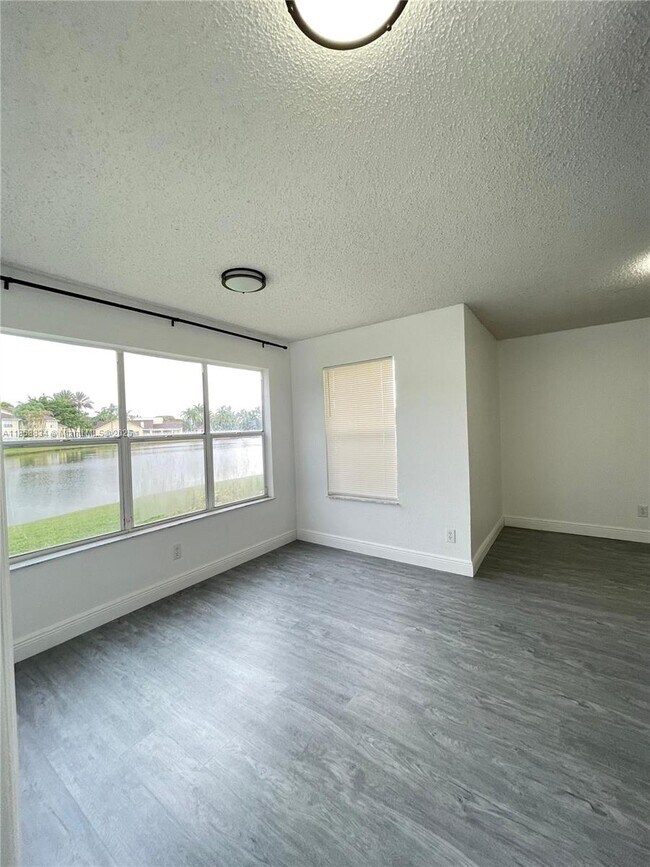 Building Photo - 12400 Vista Isles Dr