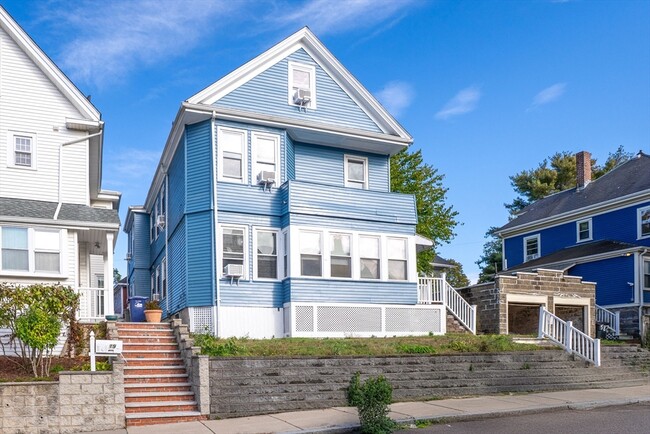 Building Photo - 15-17 Saunders St